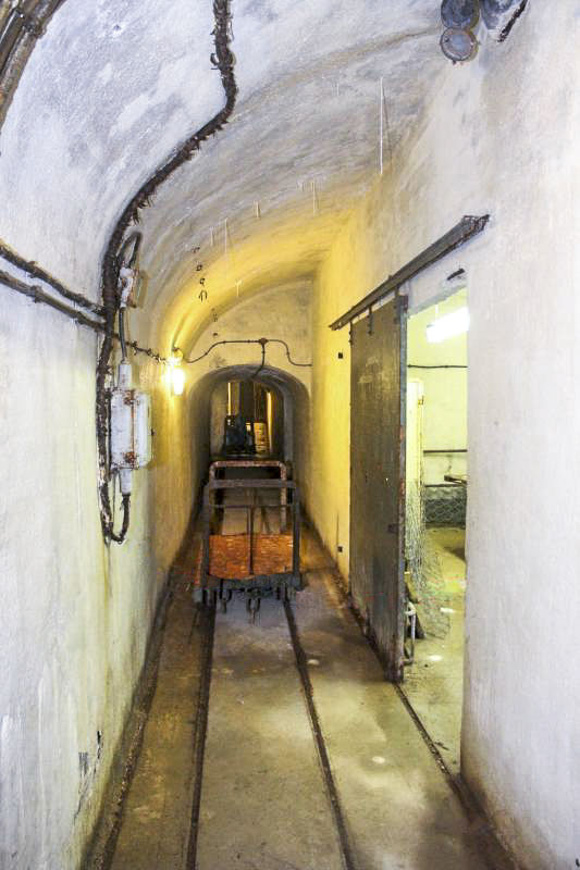 Ligne Maginot - ROCHE LA CROIX (RLC) - (Ouvrage d'artillerie) - Bloc 1
Couloir haut, recyclage de l'ancien magasin caverne de l'époque Séré de Rivières - JOLAS, Jean-Michel