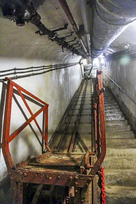 Ligne Maginot - ROCHE LA CROIX (RLC) - (Ouvrage d'artillerie) - Bloc 1
Le plan incliné pris du bas - JOLAS, Jean-Michel
