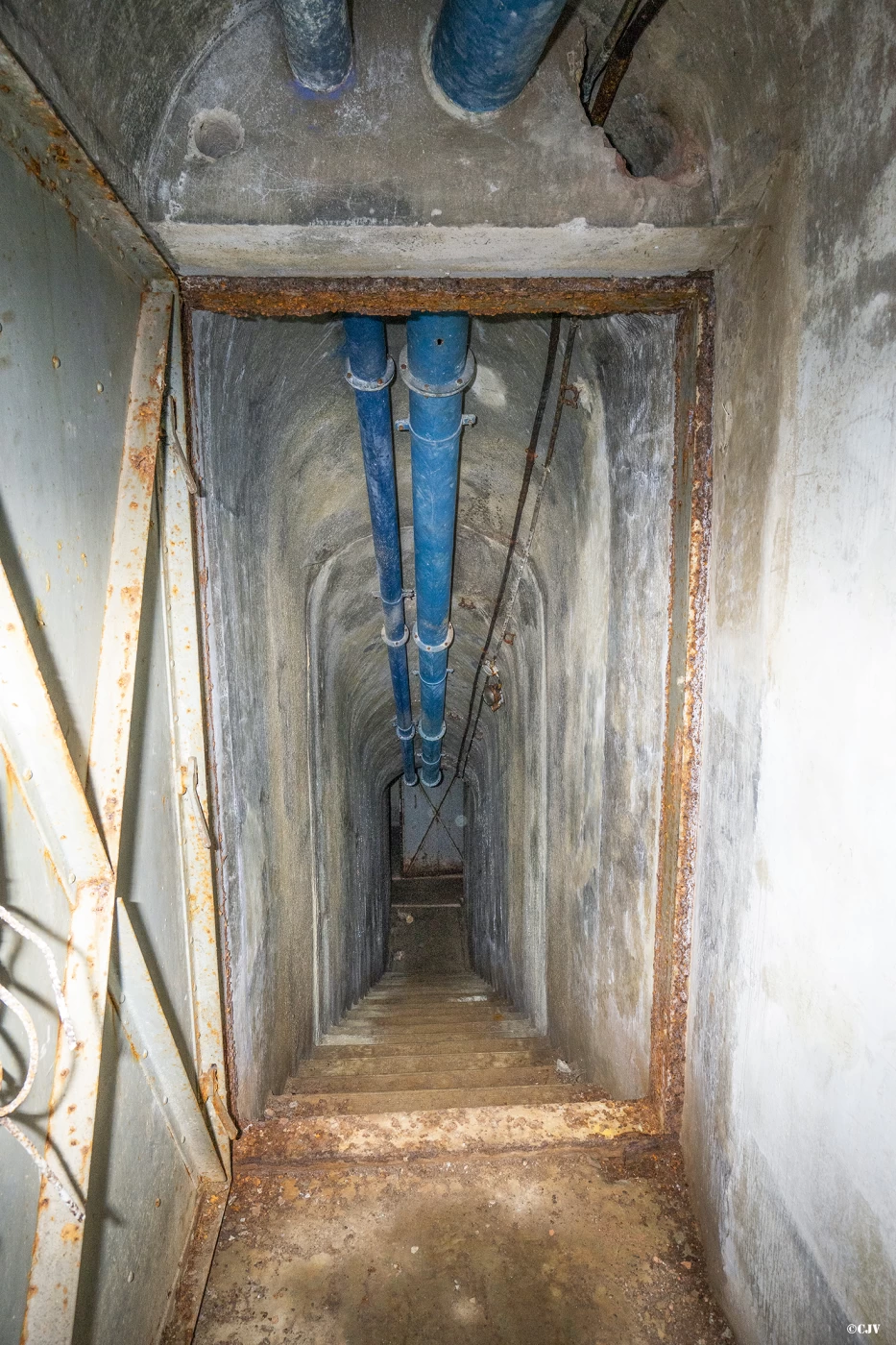 Ligne Maginot - ROCHE LA CROIX (RLC) - (Ouvrage d'artillerie) - Bloc 3
Escalier d'accès au bloc. - Lia VERMEULEN