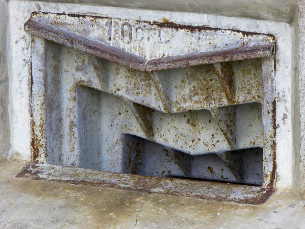 Ligne Maginot - ROCHE LA CROIX (RLC) - (Ouvrage d'artillerie) - Bloc 3
Créneau du mortier de 50 - ELLENA - CUNY