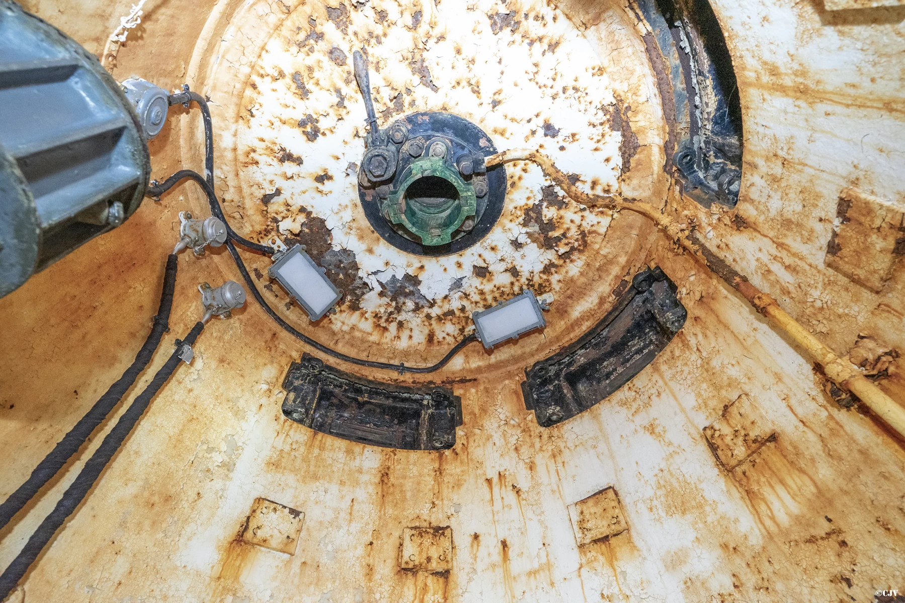 Ligne Maginot - ROCHE LA CROIX (RLC) - (Ouvrage d'artillerie) - Bloc 4
Intérieur de la cloche VDP - Lia VERMEULEN