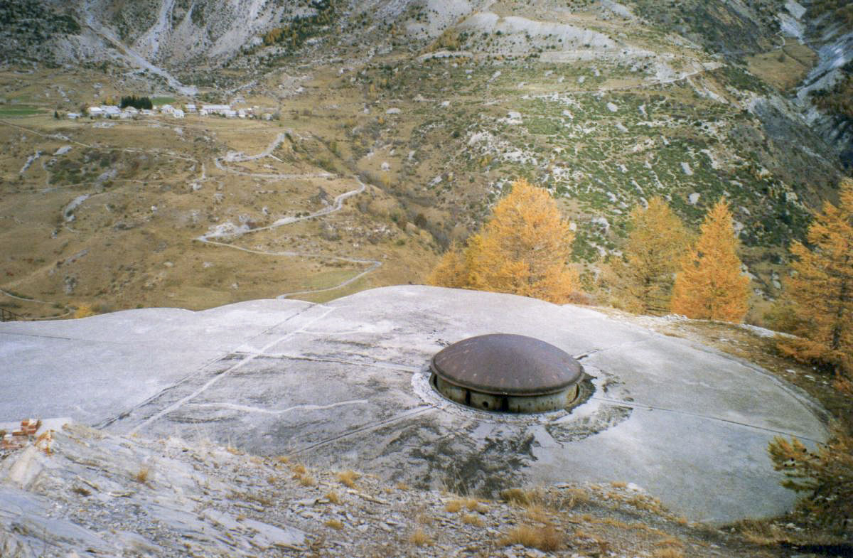 Ligne Maginot - ROCHE LA CROIX (RLC) - (Ouvrage d'artillerie) - Bloc 5
Tourelle de 75 - Ellena-Cuny