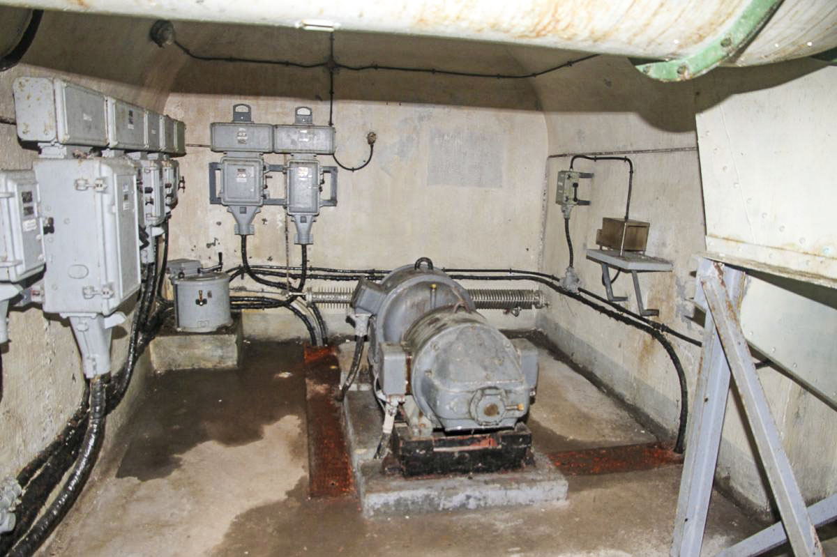 Ligne Maginot - ROCHE LA CROIX (RLC) - (Ouvrage d'artillerie) - Bloc 5
Sous-station de conversion de la tourelle - JOLAS, Jean-Michel