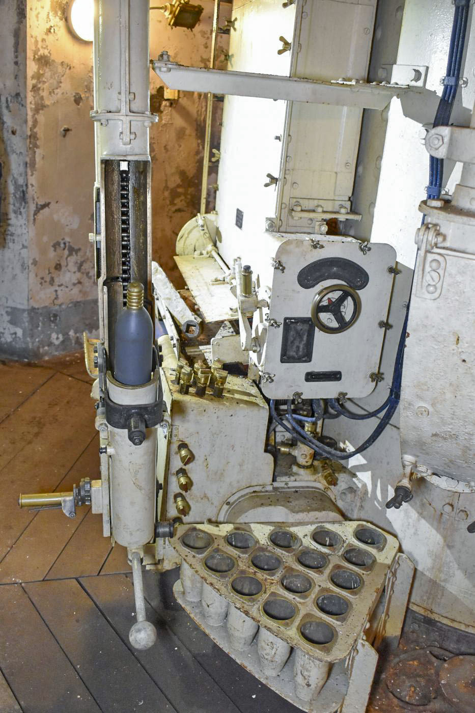Ligne Maginot - ROCHE LA CROIX (RLC) - (Ouvrage d'artillerie) - Bloc 5
Tourelle 75/33
Noria verticale - Daniel Froehly
