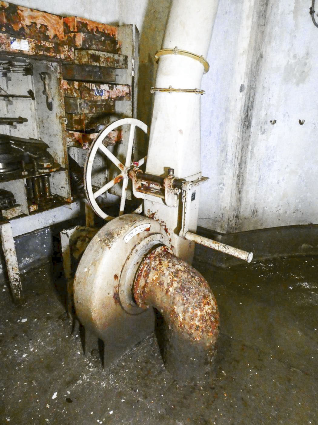 Ligne Maginot - ROCHE LA CROIX (RLC) - (Ouvrage d'artillerie) - Bloc 5
Tourelle 75/33
Étage inférieur
Ventilation - Daniel ELLENA - Philippe CUNY