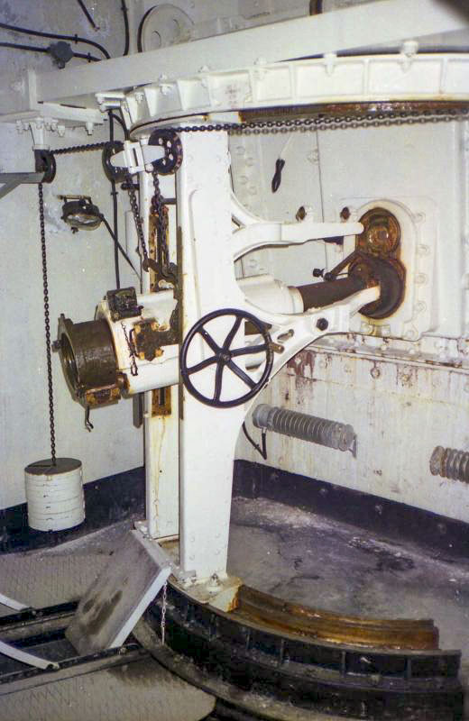 Ligne Maginot - ROCHE LA CROIX (RLC) - (Ouvrage d'artillerie) - Bloc 5
Étage supérieur
Mortiers de 75 Mle 1931 - Ellena-Cuny