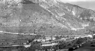Ligne Maginot - SAINTE AGNES - (Casernement) - Le casernement de St. Agnès.
Extrait de la photo panoramique prise depuis l'entrée de l'ouvrage de St. Agnès vers 1938