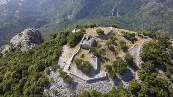 Ligne Maginot - SIRICOCCA NORD - (Observatoire d'artillerie) - Au premier plan, le coté nord de Sirricocca où la photo panoramique a pu être prise.