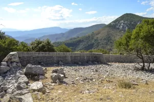 Ligne Maginot - SIRICOCCA SUD - (Observatoire d'artillerie) - À droite le poste de Mont Ours