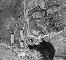 Ligne Maginot - TETE DE CHIEN - (Casernement) - Le fort de la Tête du Chien
Le casernement est à gauche