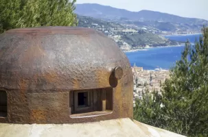Ligne Maginot - ROQUEBRUNE - CORNILLAT - (Ouvrage d'artillerie) - Bloc 4
Cloche GFM dominant la ville de Menton
