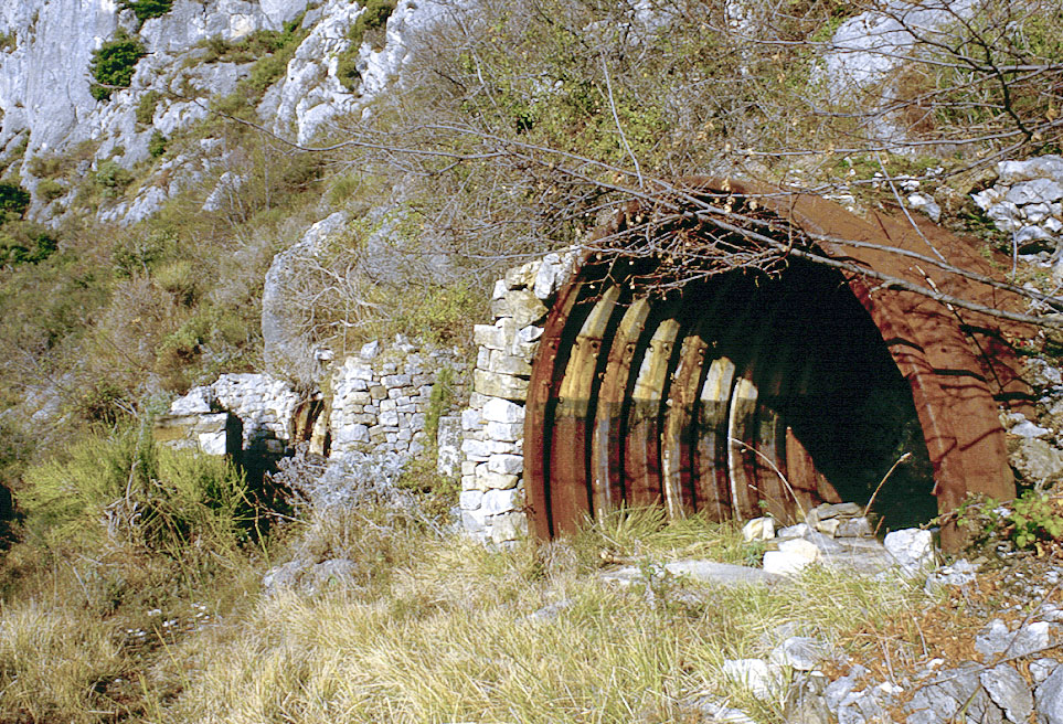 Ligne Maginot - LA PENA (PE) - (Ouvrage d'infanterie) - Un des abris alpins sur les dessus - LOVINY Alain