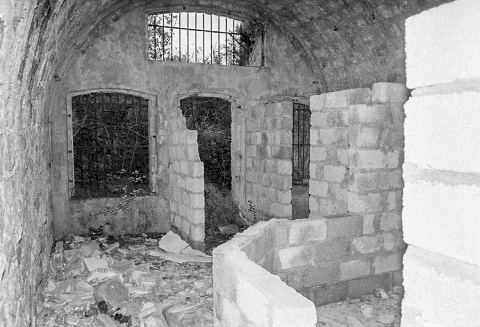 Ligne Maginot - LA TURBIE (SOUS-SECTEUR CORNICHES - 58° DBAF) - (PC de Sous-Secteur) - Une entrée d'alvéole - Alain LOVINY - Yann DUVIVIER