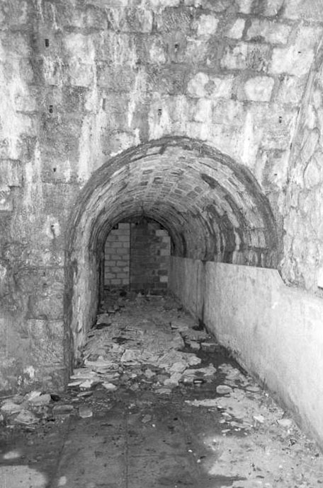 Ligne Maginot - LA TURBIE (SOUS-SECTEUR CORNICHES - 58° DBAF) - (PC de Sous-Secteur) - Le couloir arrière de communication entre alvéoles. - Alain LOVINY - Yann DUVIVIER