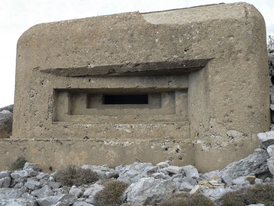 Ligne Maginot - MADONE DE GORBIO CENTRE - (Blockhaus pour arme infanterie) - Le créneau qui donne au Sud-Est - Jean-François PERRIGAULT