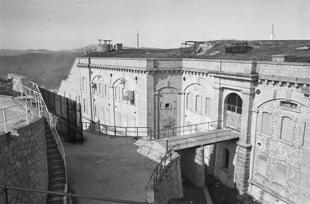 Ligne Maginot - MONT CHAUVE D'ASPREMONT - (Central téléphonique isolé) - Caponnière renforcée - Alain LOVINY
