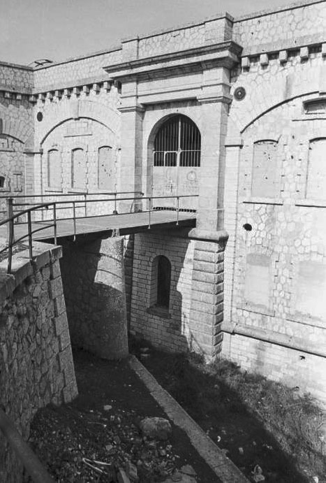 Ligne Maginot - MONT CHAUVE D'ASPREMONT - (Central téléphonique isolé) - L'entrée - Alain LOVINY