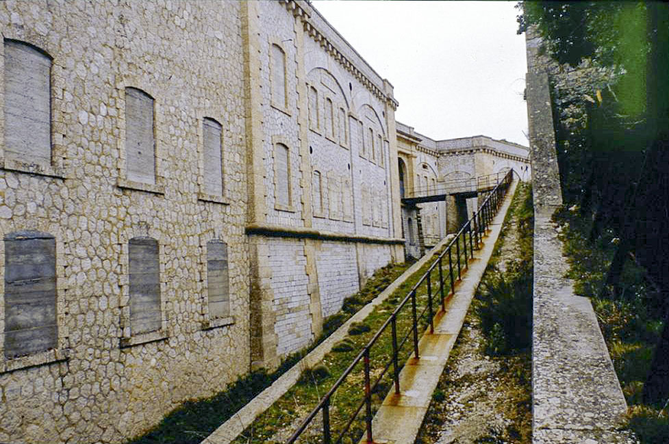 Ligne Maginot - MONT CHAUVE D'ASPREMONT - (Central téléphonique isolé) - Façade de gorge - Alain LOVINY