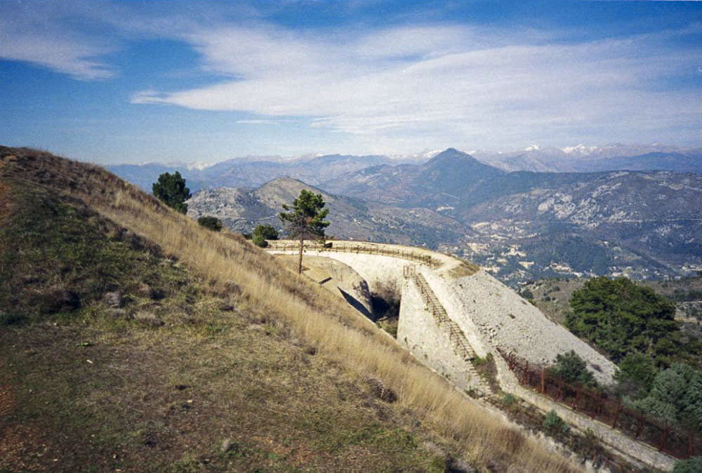 Ligne Maginot - MONT CHAUVE D'ASPREMONT - (Central téléphonique isolé) - Vue du sommet du fort - Alain LOVINY