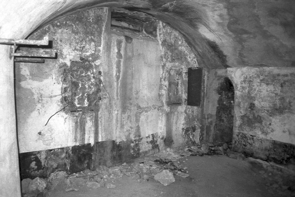 Ligne Maginot - MONT CHAUVE D'ASPREMONT - (Central téléphonique isolé) - Chambre de tir d'une caponnière - Alain LOVINY