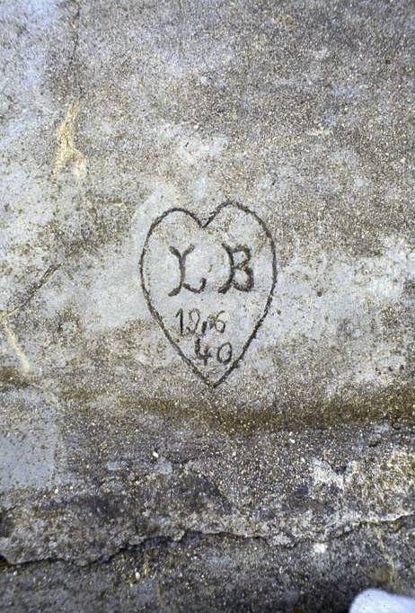 Ligne Maginot - MONT CHAUVE D'ASPREMONT - (Central téléphonique isolé) - Graffiti d'un occupant de 1940... - Alain LOVINY