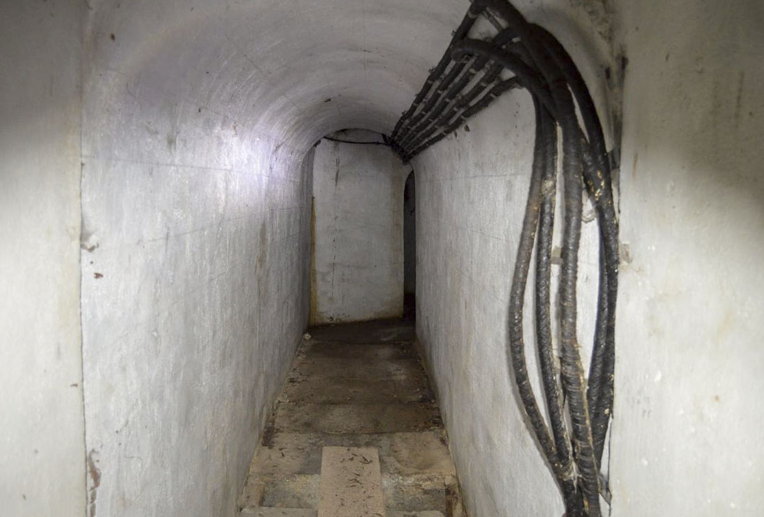 Ligne Maginot - MONT GROS DE ROQUEBRUNE - (Observatoire d'artillerie) - Couloir de l’entrée - Michal Prasil
