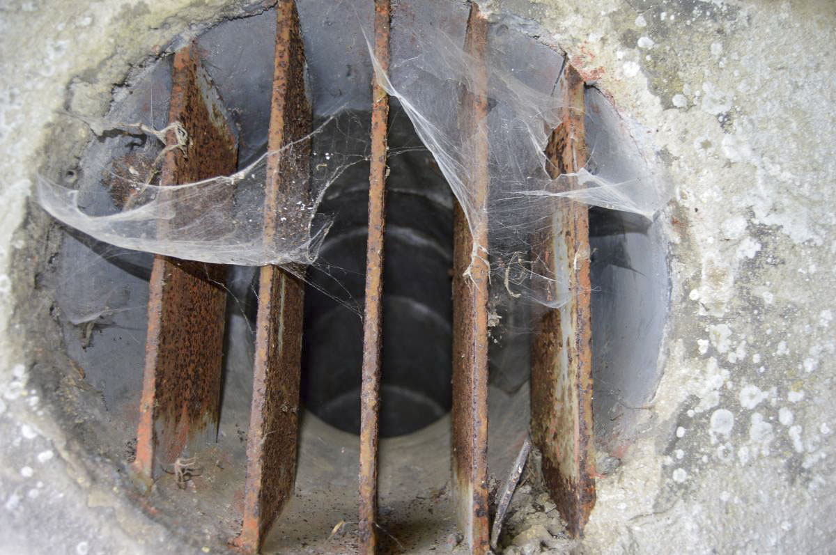 Ligne Maginot - MONT GROS DE ROQUEBRUNE - (Observatoire d'artillerie) - L'entrée - prise d'air - Michal Prasil