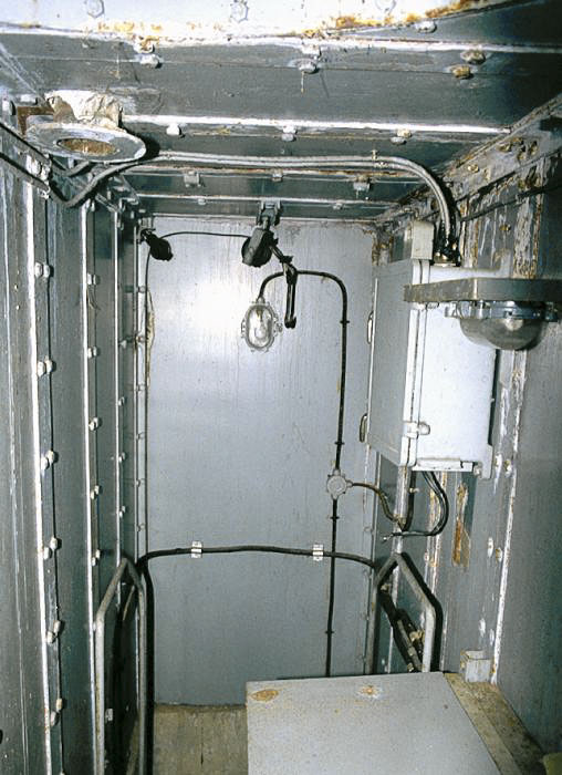 Ligne Maginot - MONT GROS DE ROQUEBRUNE - (Observatoire d'artillerie) - Le bureau de l'observateur et l'arrivée du puits d'accès au bloc - LOVINY Alain