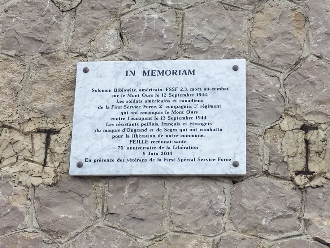 Ligne Maginot - MONT OURS (QUARTIER CASTILLON - 76° BAF) - (PC de Quartier) - Plaque commémorative sur le bâtiment - HENZEL Elian
