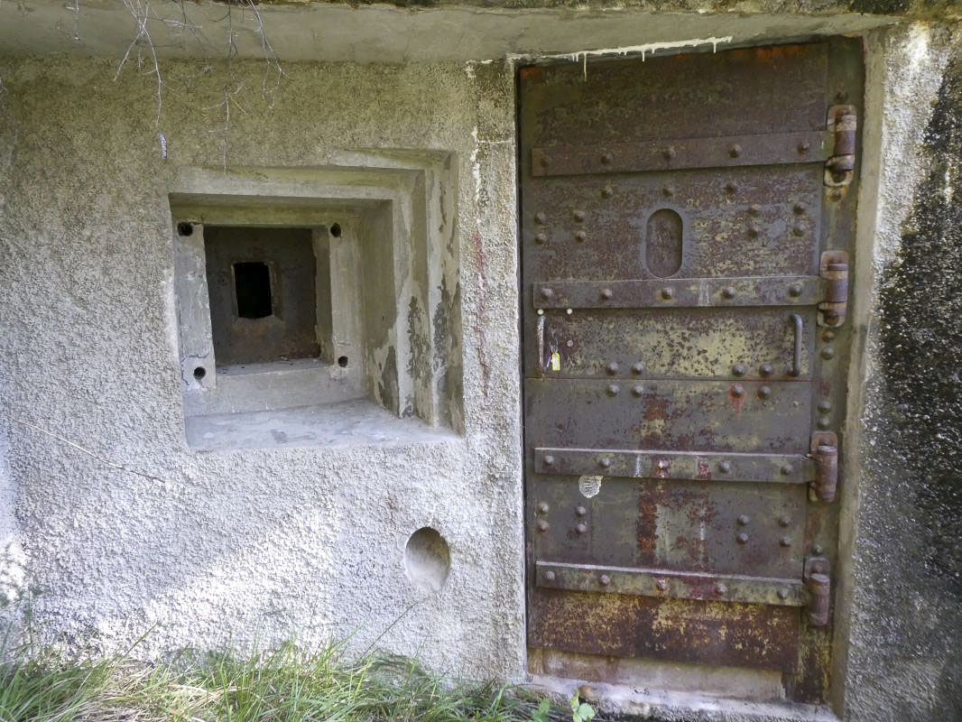 Ligne Maginot - O13 - GORBIO NORD - (Casemate d'infanterie - Simple) - Créneau FM - ELLENA - CUNY