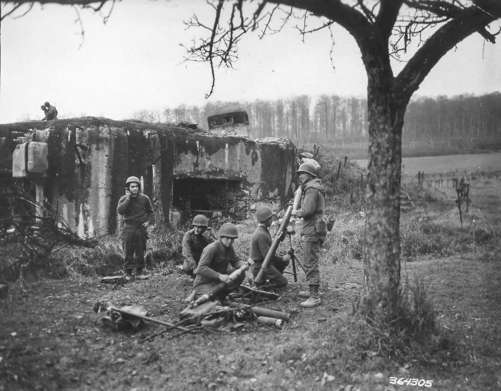 Ligne Maginot - VERRERIE - (Casemate d'infanterie - double) - Photo prise en 1944 par les troupes américaines.
Signal Corp 364305 - SIGNAL CORP - NARA