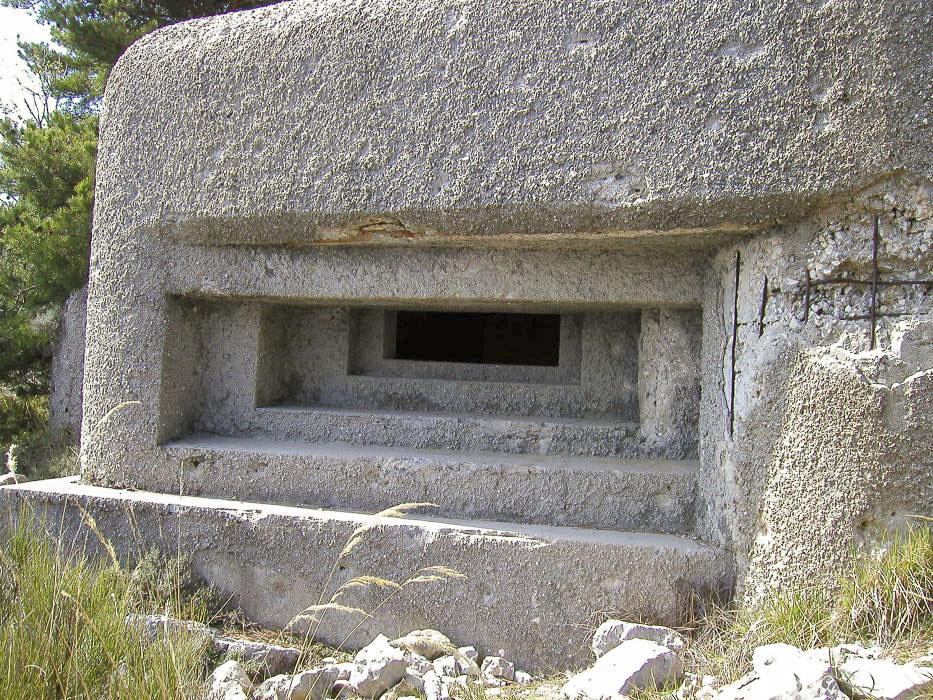 Ligne Maginot - O46 - MADONE DE GORBIO NORD - (Blockhaus pour arme infanterie) - Vue de face du créneau qui couvre le Sud-Est - Jean-François PERRIGAULT