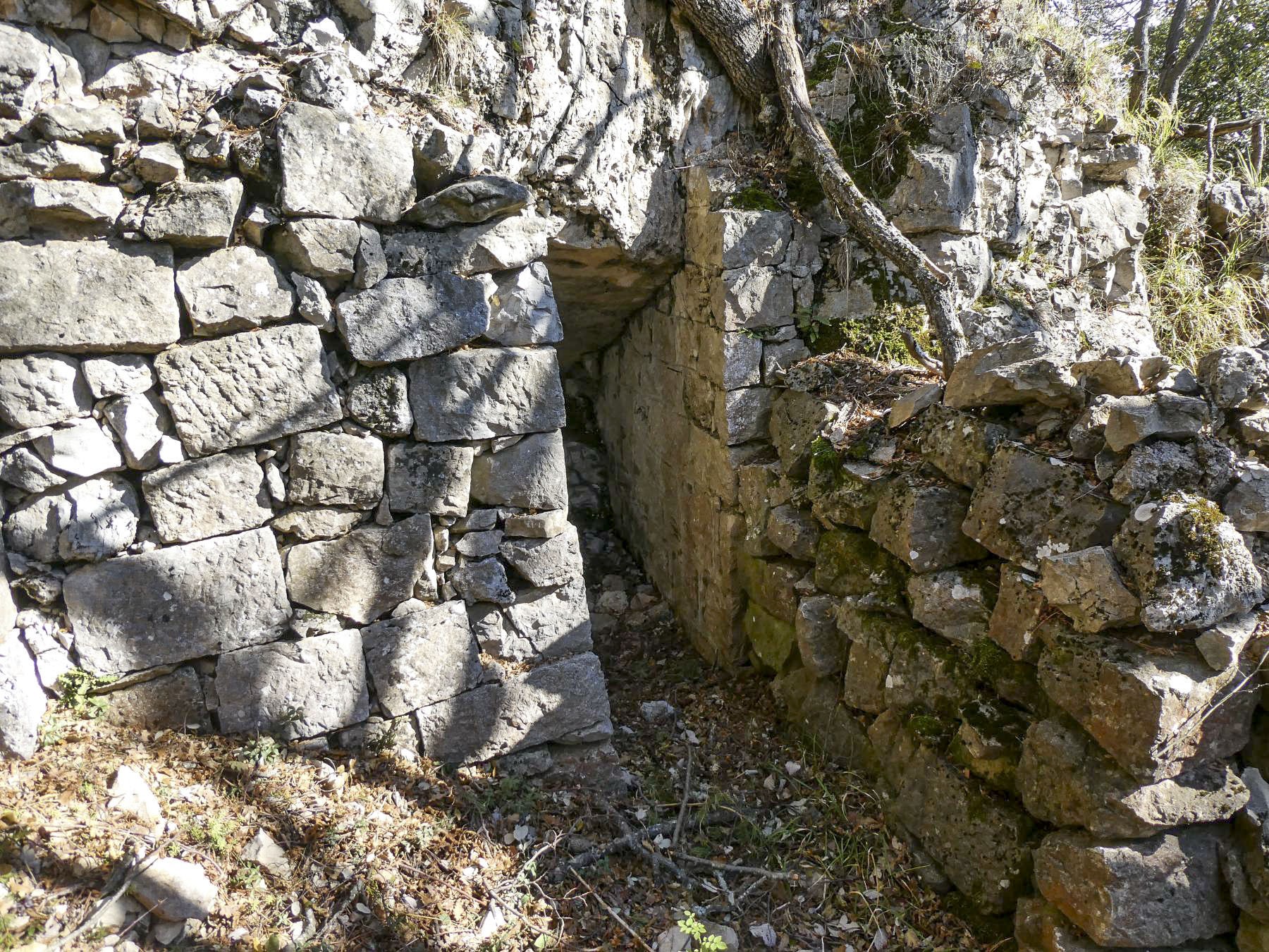 Ligne Maginot - PIC DE GARUCHE 3 - (Cuve pour arme d'infanterie) - Abri 'Séré de Rivières' réutilisé avec rajout d'un mur de protection en pierres sèches. - ELLENA - CUNY