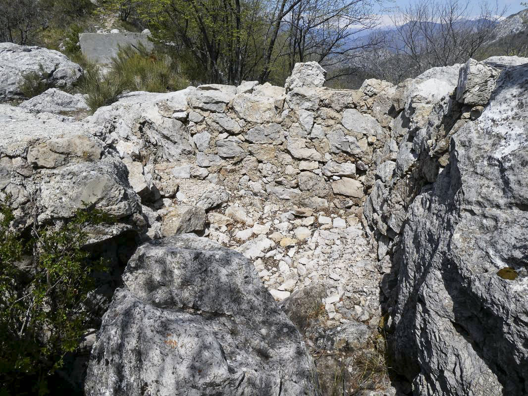 Ligne Maginot - PIERRE POINTUE - C2 - (Cuve pour arme d'infanterie) -  - ELLENA - CUNY