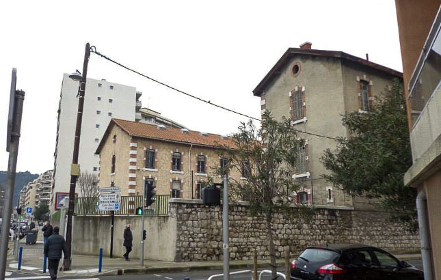 Ligne Maginot - QUARTIER AUVARE - SAINT ROCH (157° RAP) - (Casernement) - Ces bâtiments déstinés initialement aux services administratifs du quartier accueillent aujourd'hui les ateliers et services techniques de la Police - laurent icardo  sfamtour