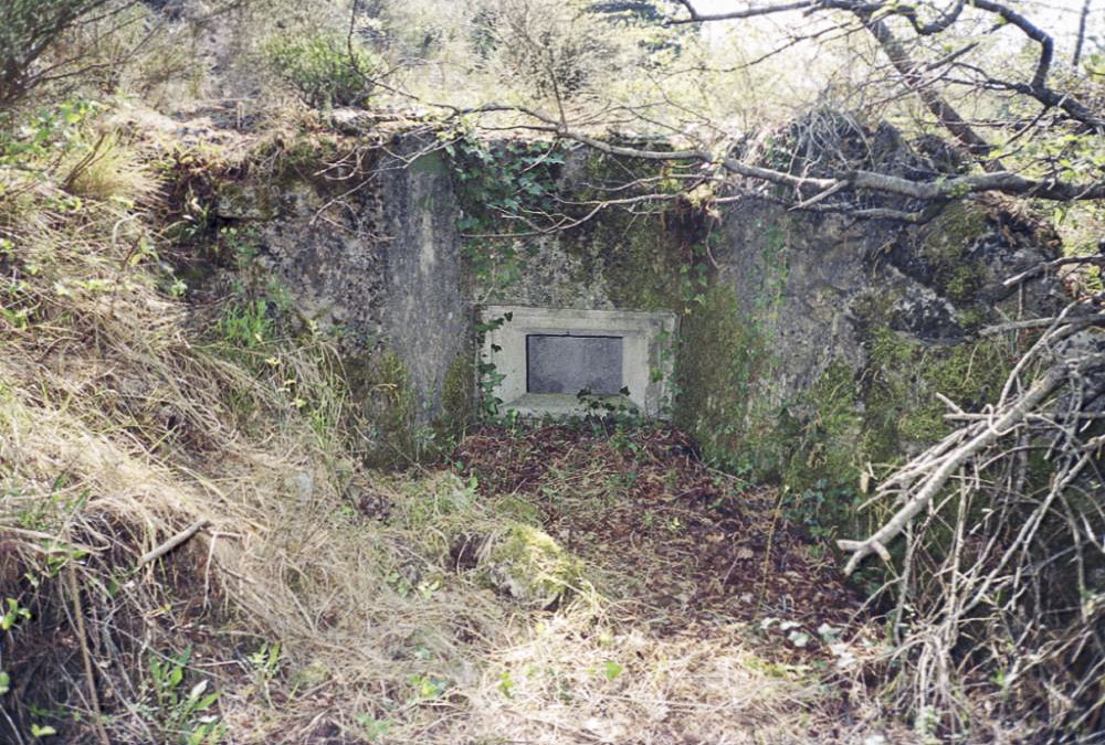 Ligne Maginot - SAINT OUEN NORD - (Blockhaus pour arme infanterie) - Le créneau - Alain LOVINY - Yann DUVIVIER