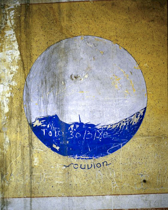 Ligne Maginot - TETE DE CHIEN - (Casernement) - Peinture murale dans le bâtiment G 
Scuvion - LOVINY Alain
