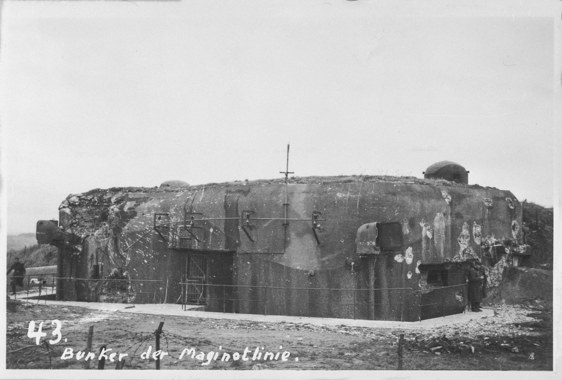 Ligne Maginot - BINING - (Casemate d'infanterie - Simple) - La casemate après les combats
photo allemande - Inconnu
