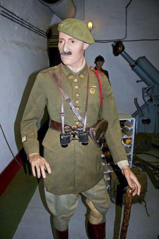 Ligne Maginot - Capitaine du 153e RIF - Uniforme de capitaine du 153e RIF au musée du Hackenberg