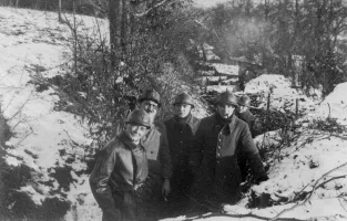 Ligne Maginot - BOUSSE - A24 - (Ouvrage d'infanterie) - A proximité de l'ouvrage , décembre 1939
Cne Lendi, Lt Bauche, Lt Massan, Lt Bentz, SLt Winter