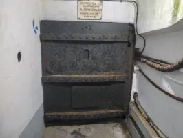 Ligne Maginot - FOUR A CHAUX - FAC - (Ouvrage d'artillerie) - Entrée de la caserne
Porte blindée