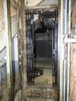 Ligne Maginot - FOUR A CHAUX - FAC - (Ouvrage d'artillerie) - Bloc 2
Le monte-charge porte ouverte côté couloir vers les alvéoles