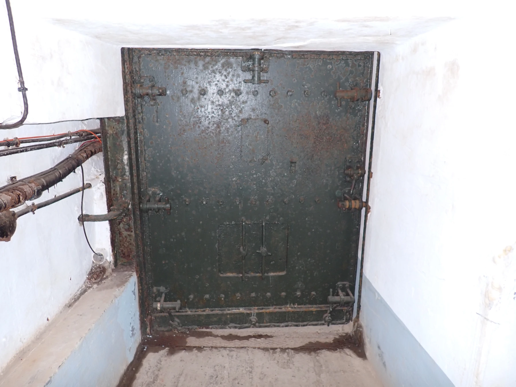 Ligne Maginot - FOUR A CHAUX - FAC - (Ouvrage d'artillerie) - Entrée de la caserne porte blindée - J.Luc