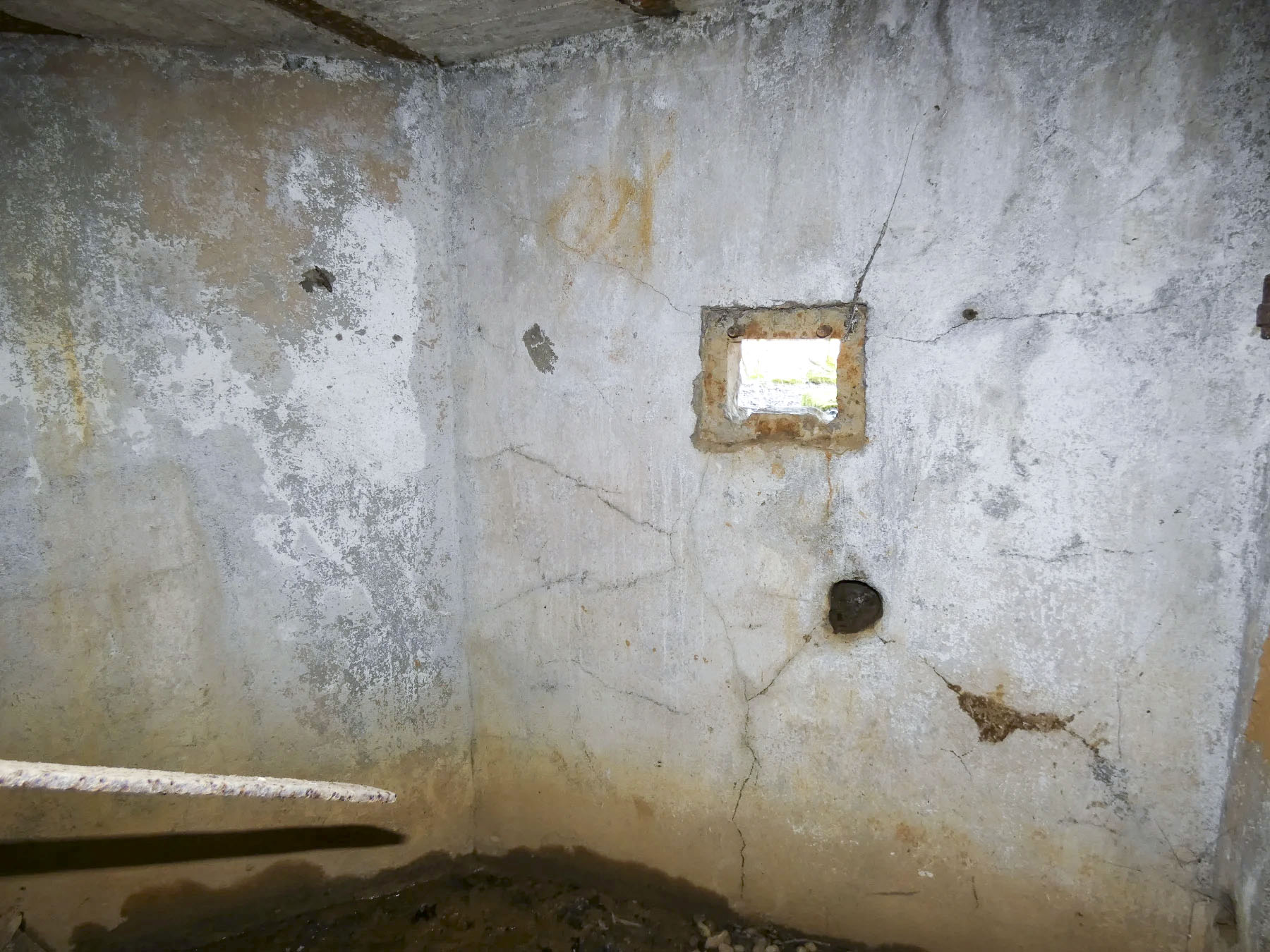 Ligne Maginot - LEGERET NORD 3 - C5-B - (Blockhaus pour canon) - Le créneaux pour une mitrailleuse. - STENGER Mathieu