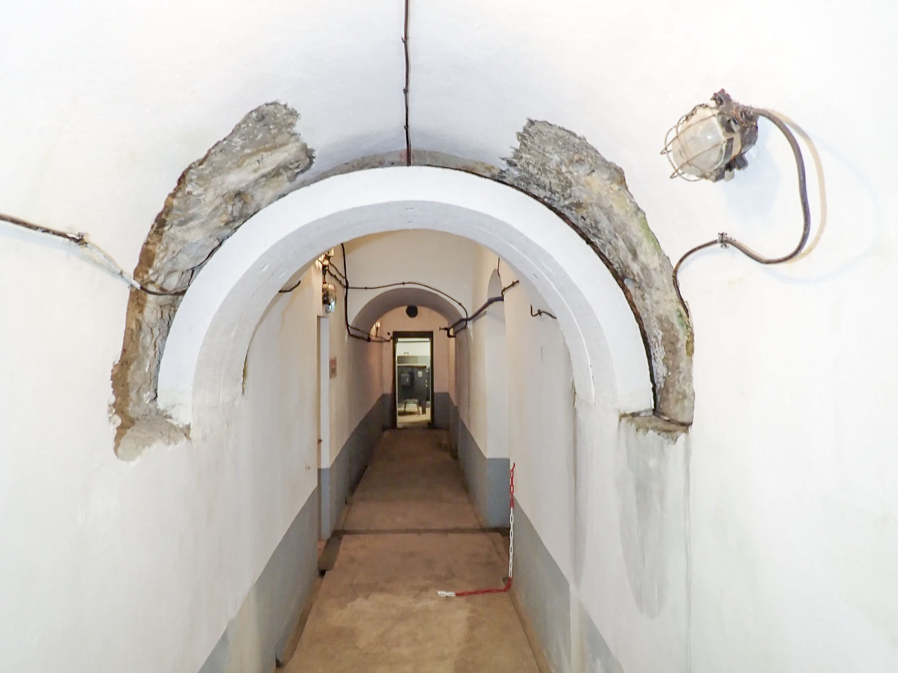Ligne Maginot - FOUR A CHAUX - FAC - (Ouvrage d'artillerie) - Galerie vers la cuisine
Essai de reconstruction de la voute post destruction allemande - Luc Jacquemin