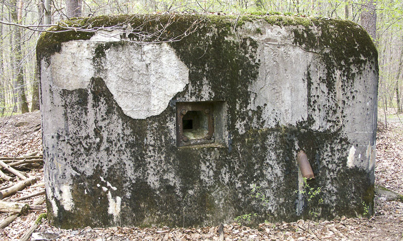 Ligne Maginot - Vue extérieure - Le créneau FM du coté du bloc et la goulotte lance grenade - Pascal LAMBERT