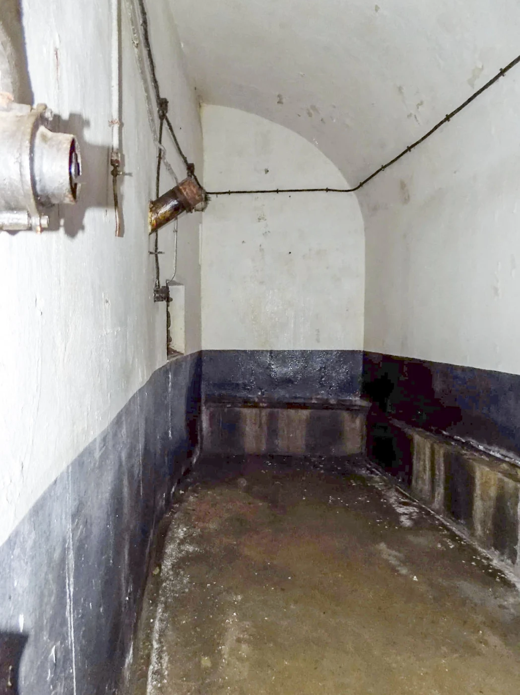 Ligne Maginot - FOUR A CHAUX - FAC - (Ouvrage d'artillerie) - Entrée de la caserne
Poste de défense FM - J.Luc
