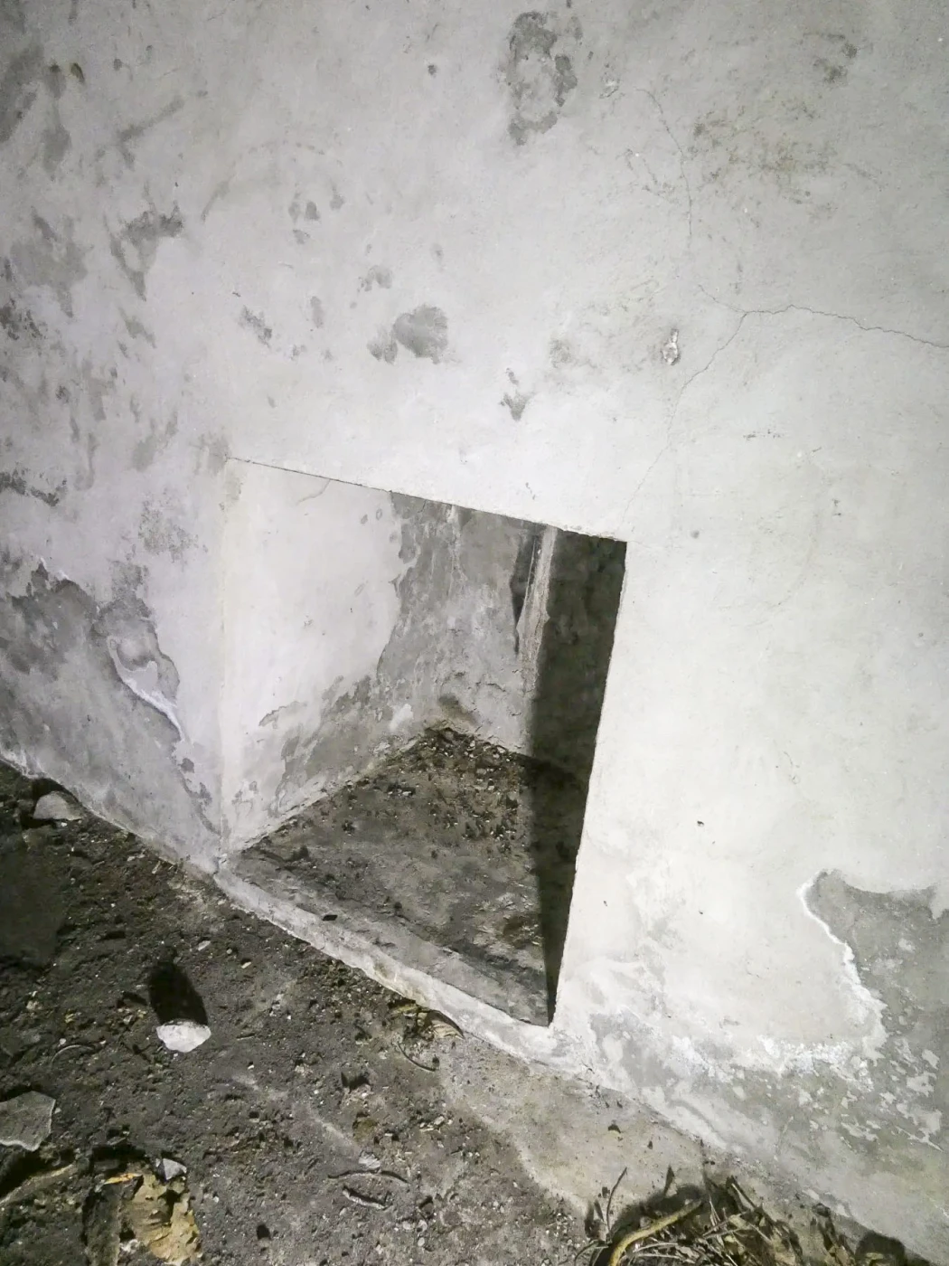 Ligne Maginot - VALABRES - (Blockhaus pour arme infanterie) - Niche à munitions. - ELLENA Daniel - CUNY Philippe